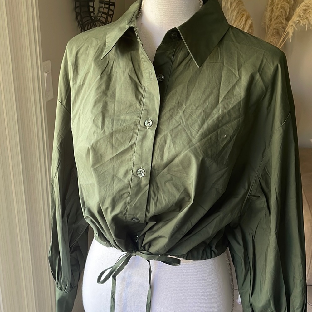 NEW* Camisa verde militar